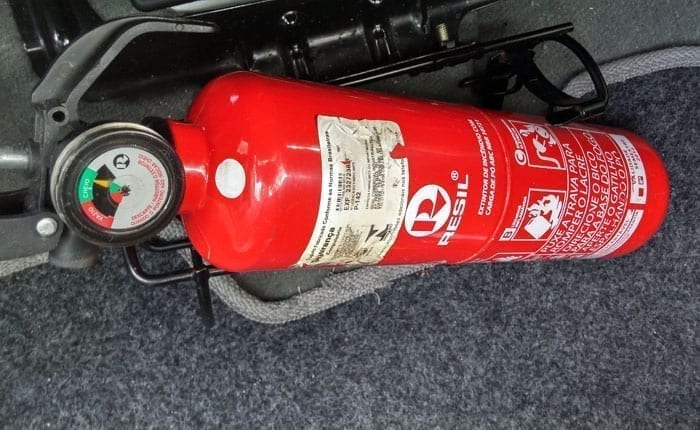 Extintor de incêndio pode voltar a ser obrigatório em carros? 5 5818d2d1 150919 foto04s