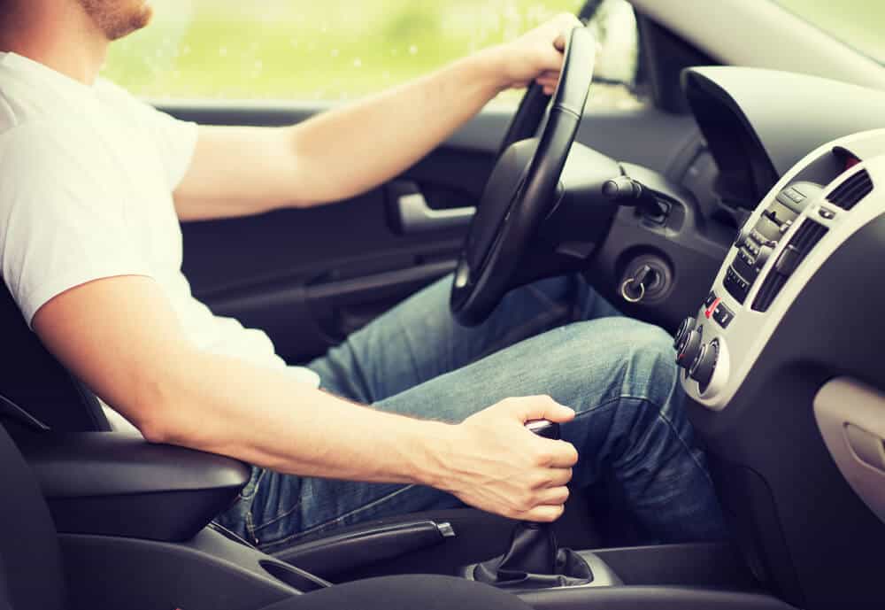 5 razões para optar por um carro com câmbio manual