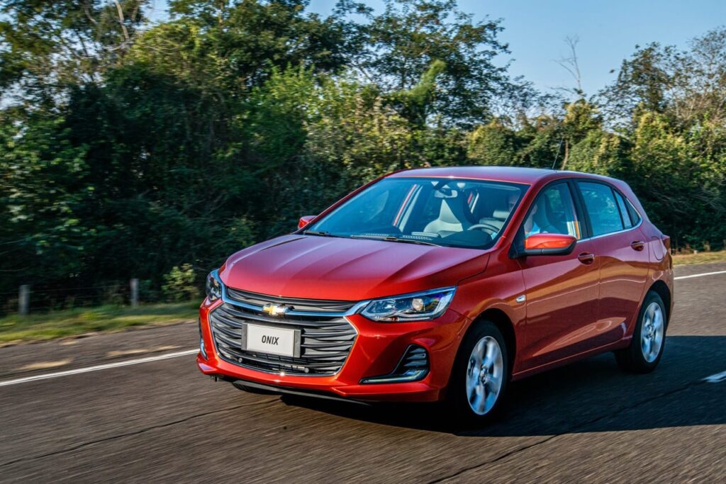 Chevrolet Onix hatch - carros automáticos baratos