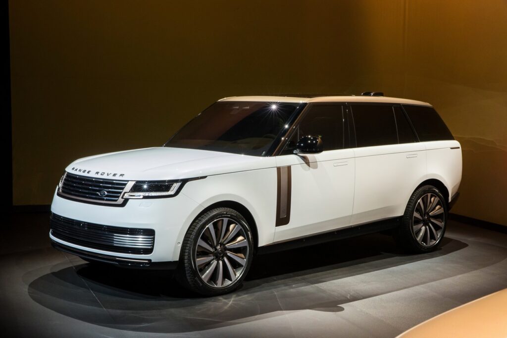 Novo Range Rover tem muito luxo e traseira polêmica 7 novo range rover