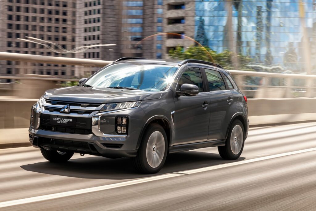 Facebook mudou de nome? Conheça 5 carros que fizeram o mesmo 4 facebook mudou de nome-mitsubishi outlander sport 1