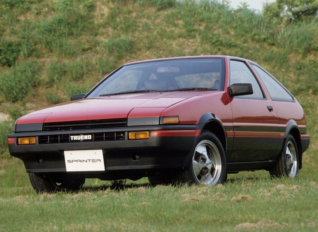 Um Toyota Corolla esportivo? Conheça o AE86 1 toyota sprinter trueno ae86