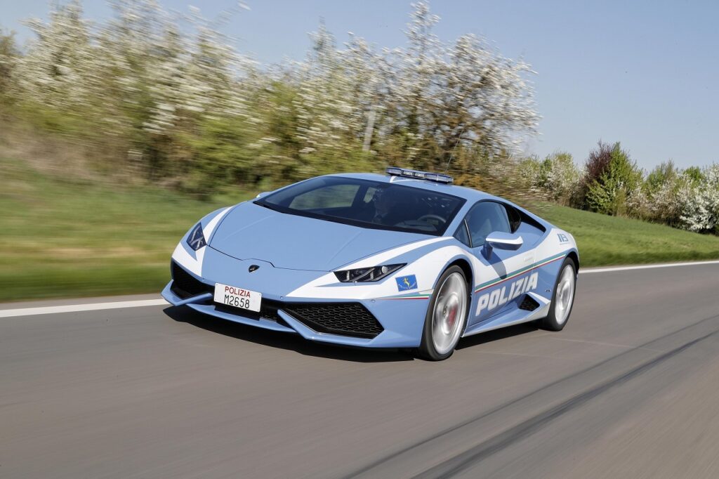 Quais são os carros de polícia mais incomuns do mundo? E os do Brasil? 7 Lamborghini Huracán Polícia
