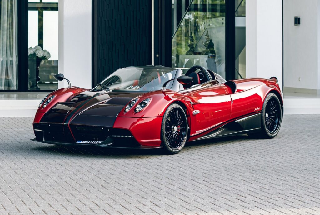 Pagani: conheça a história dos carros esportivos ítalo-argentinos 3 pagani_huayra_roadster_329