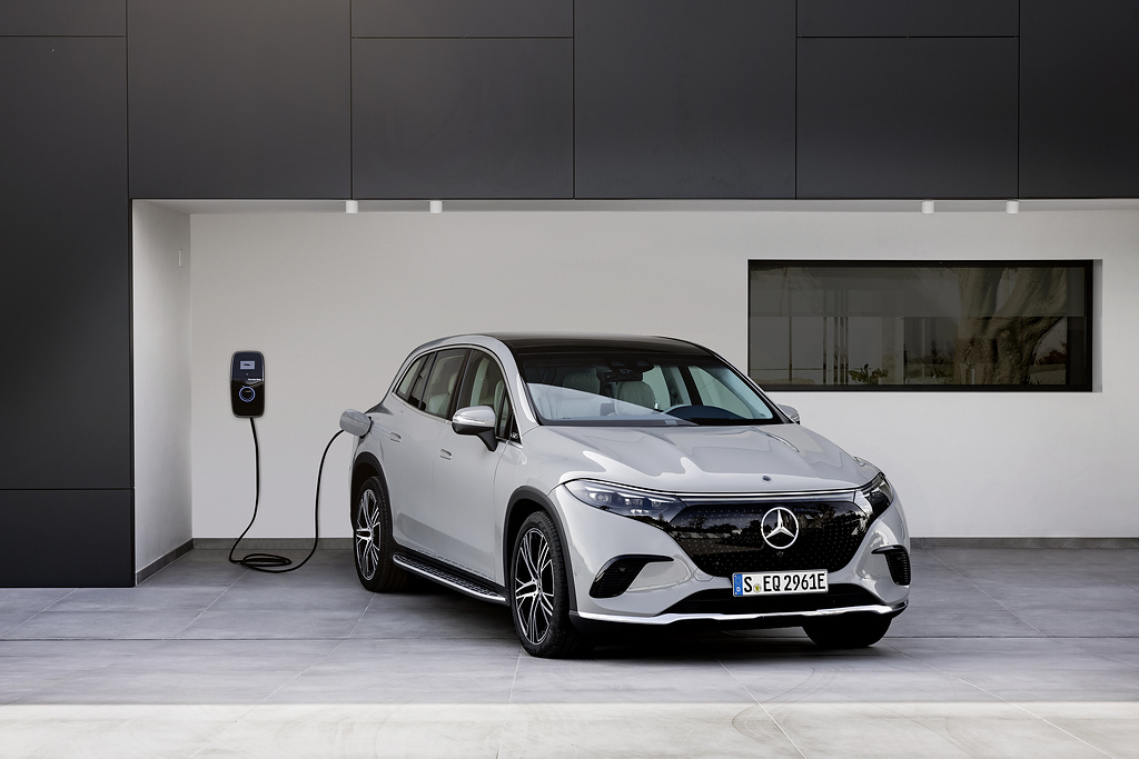 Mercedes-Benz EQS SUV é revelado com sete lugares e autonomia de 660 km 1 Mercedes EQS SUV
