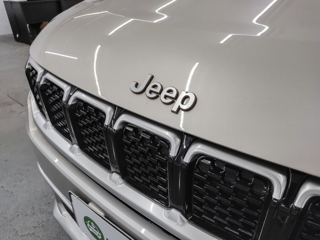 Jeep Commander Overland T270 - logo Jeep