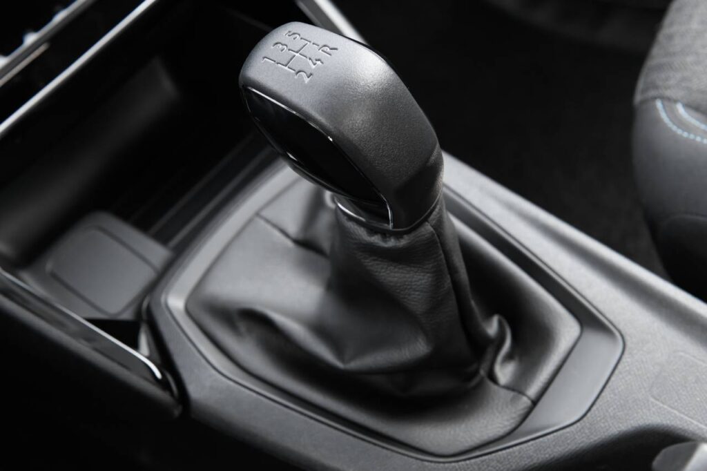 novo peugeot 208 câmbio manual