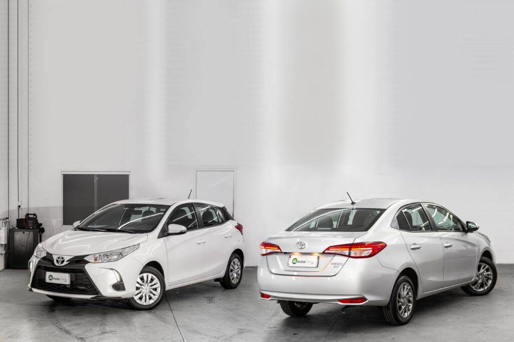 Comparativo Toyota Yaris 2023 - comprar hatch ou sedã?
