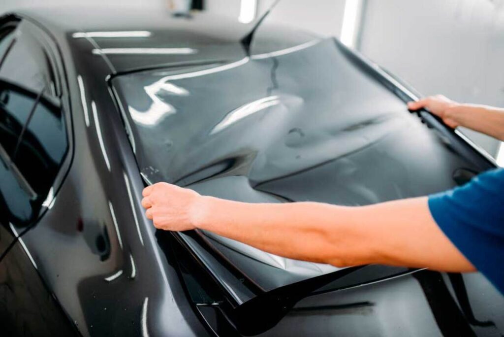 Nova lei do insulfilm: entenda as mudanças 6 nova lei insulfilm carro colocação insulfilm
