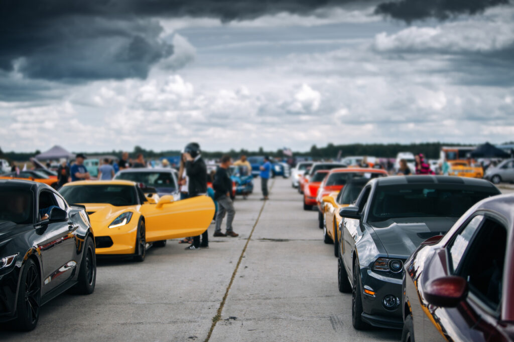 Carros Mexidos: o que diz a Resolução Nº 292 do CONTRAN? 1 carro mexidos em festival