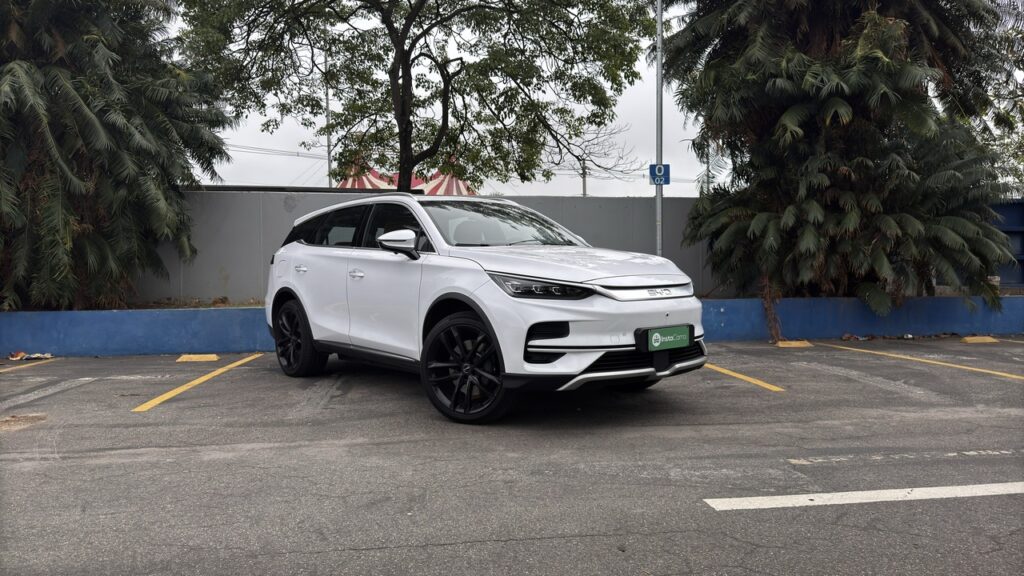 BYD Tan: um SUV elétrico excelente, mas o preço assusta 4 BYD Tan branco
